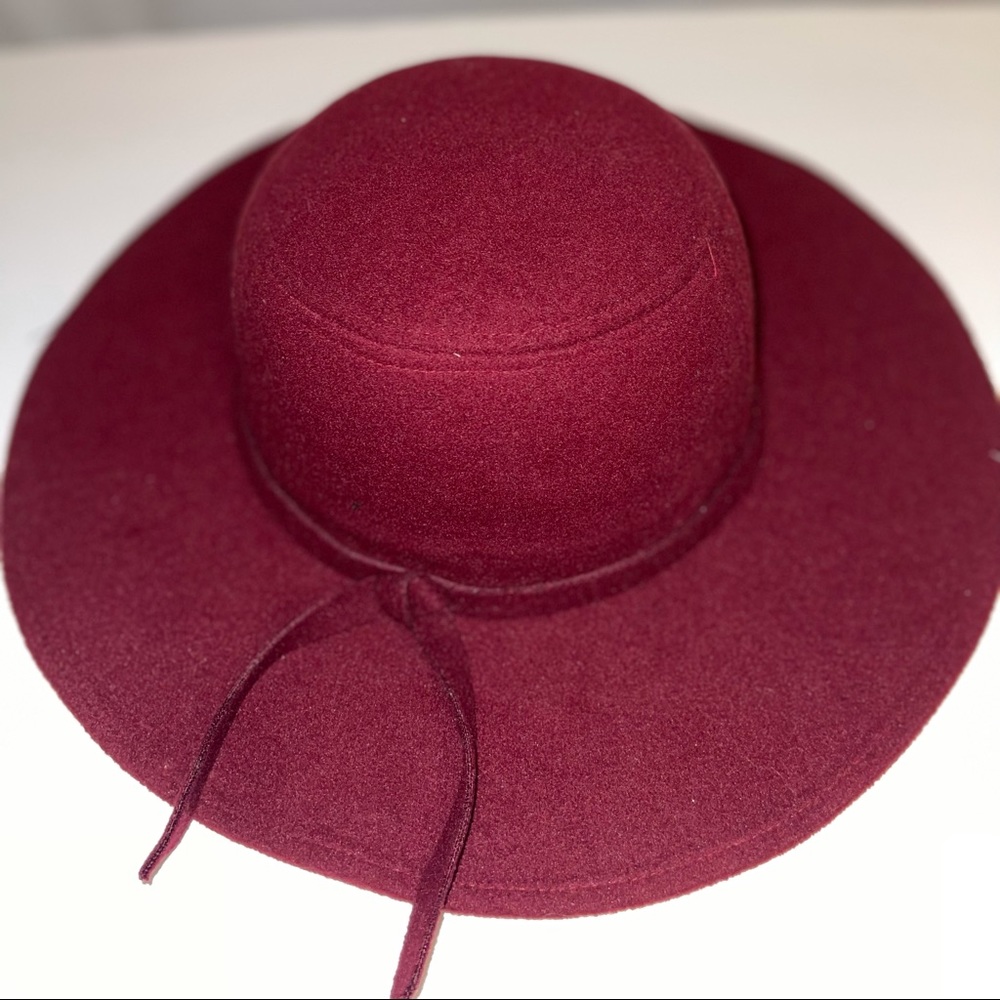 Stylish Burgundy brim hat